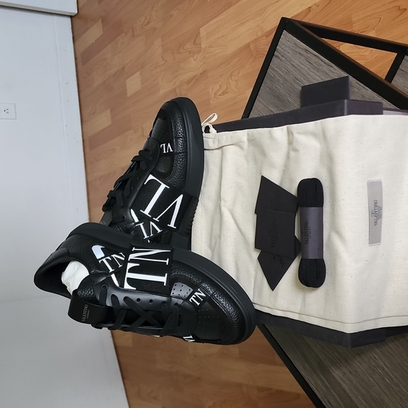 Valentino VL7N Bands Low-Top Sneaker - Picture 2 of 4